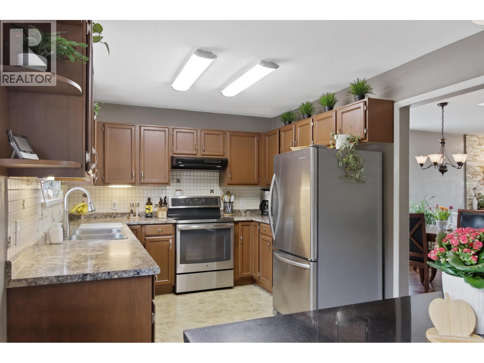 20492 WALNUT CRESCENT