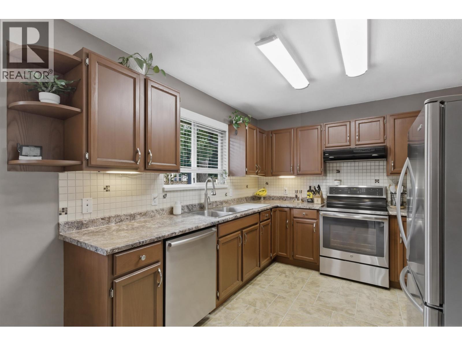 20492 WALNUT CRESCENT