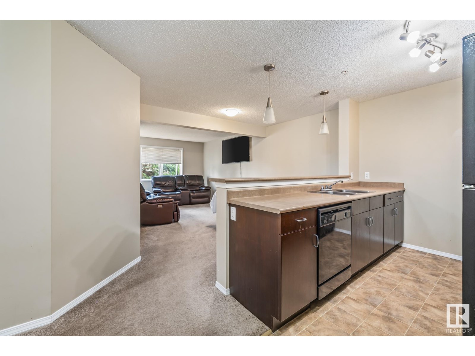 #204 1188 HYNDMAN RD NW