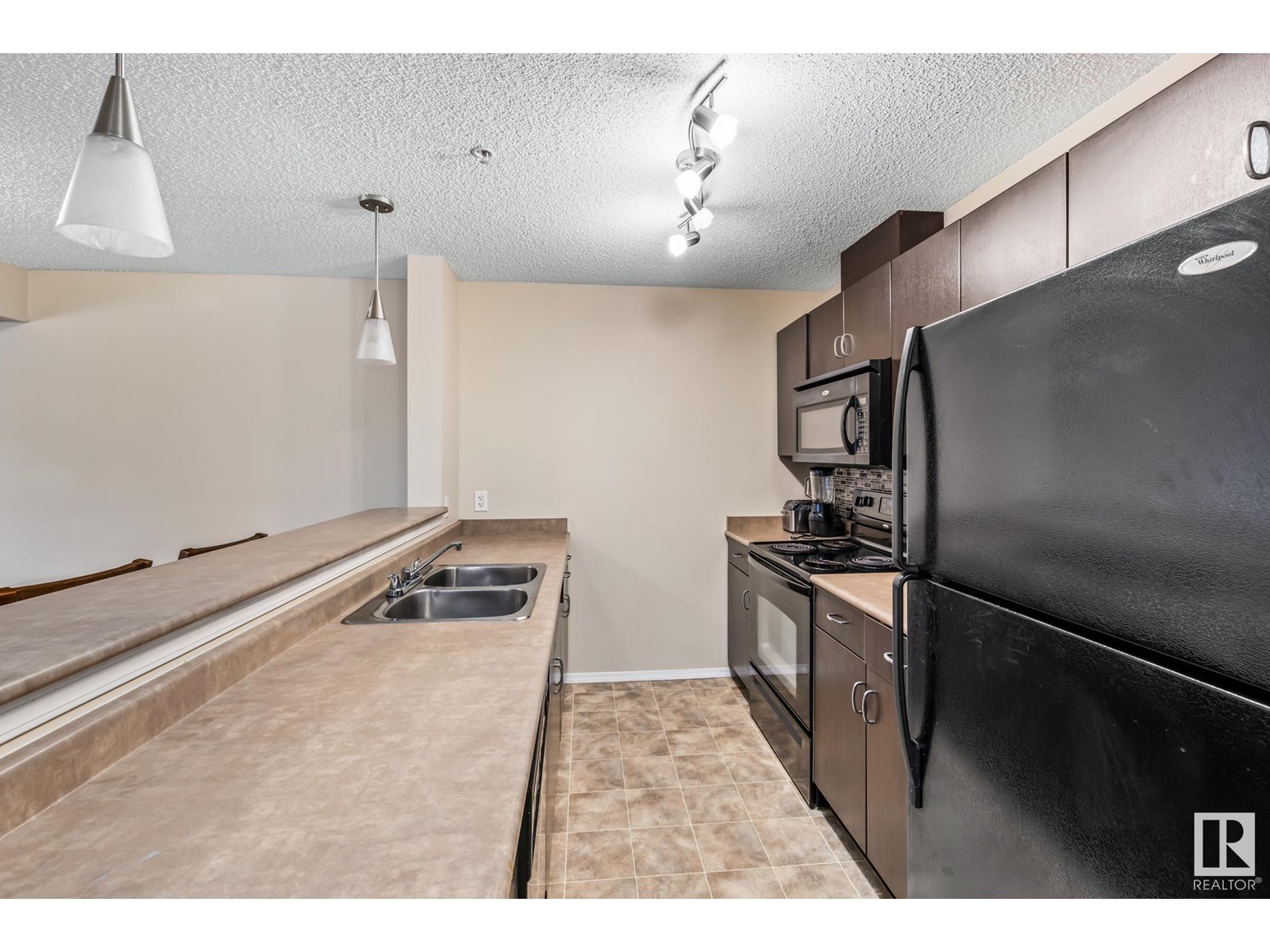 #204 1188 HYNDMAN RD NW