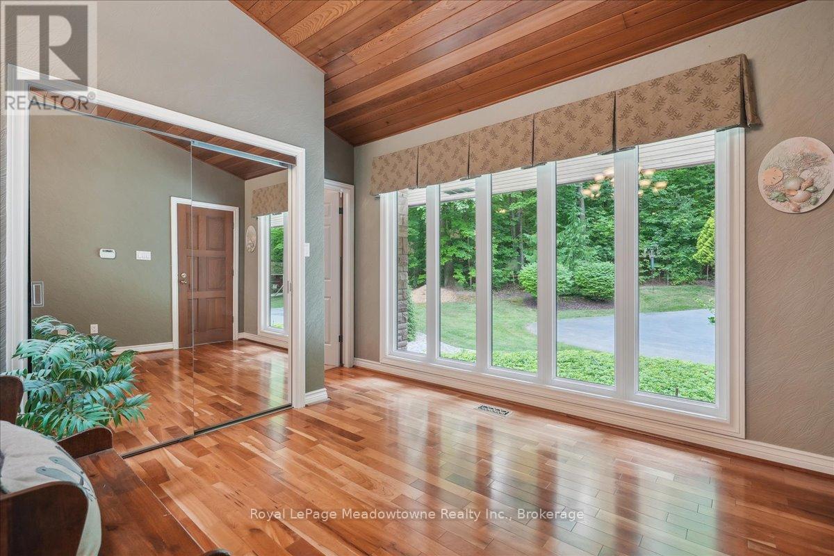 5590 STEELES AVENUE W