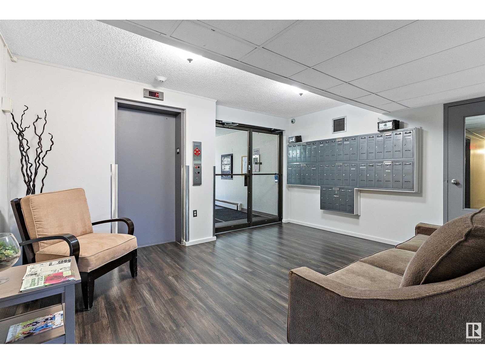 #208 10838 108 ST NW