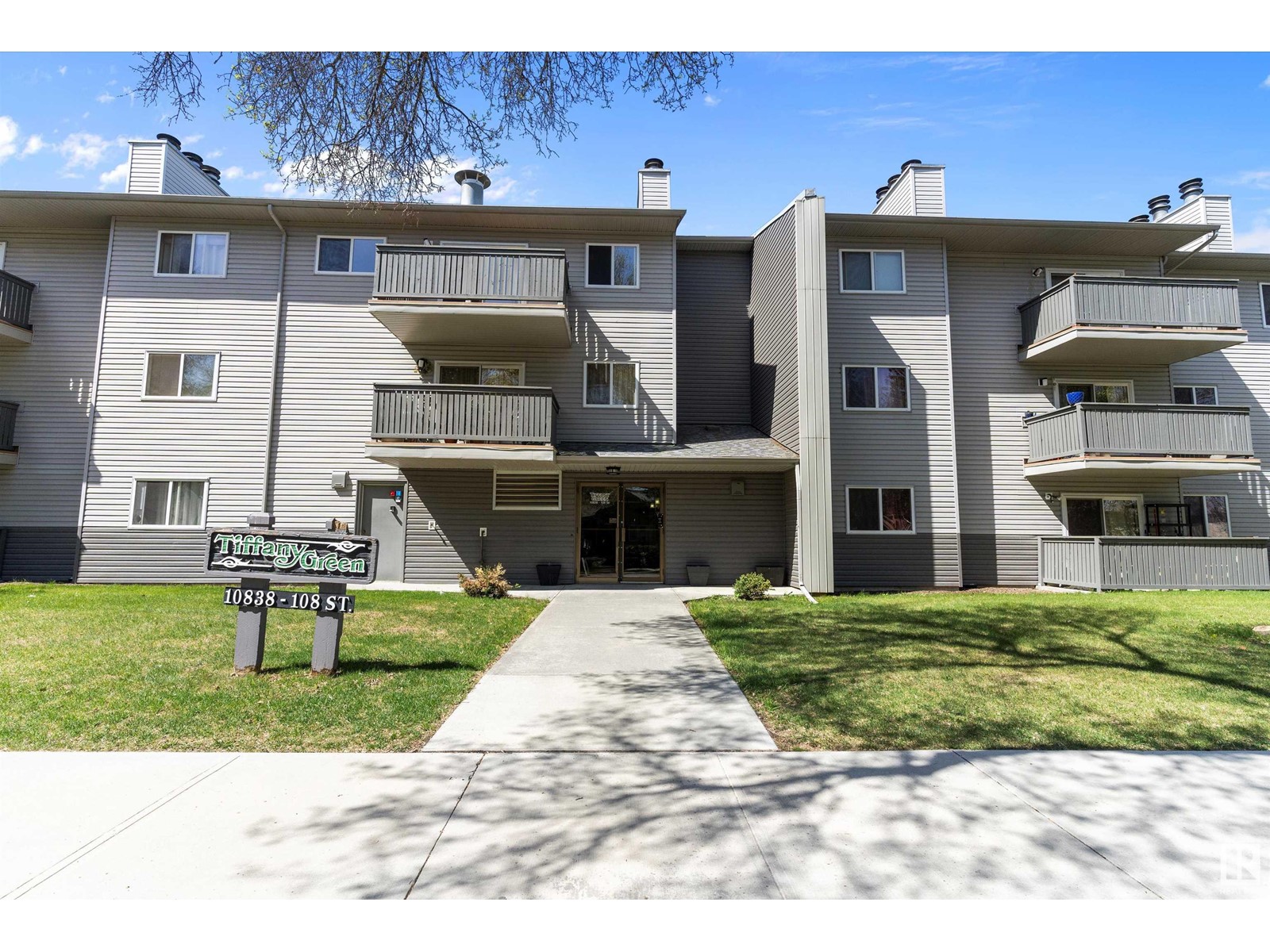 #208 10838 108 ST NW