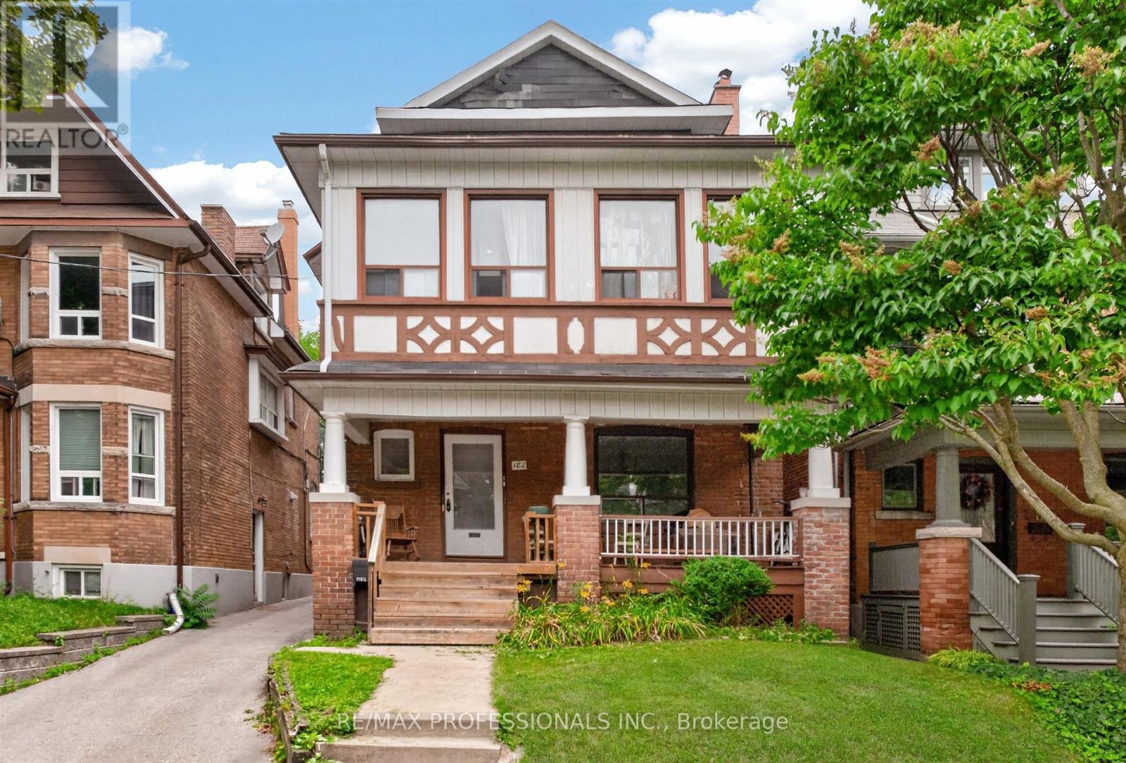 182 GEOFFREY STREET