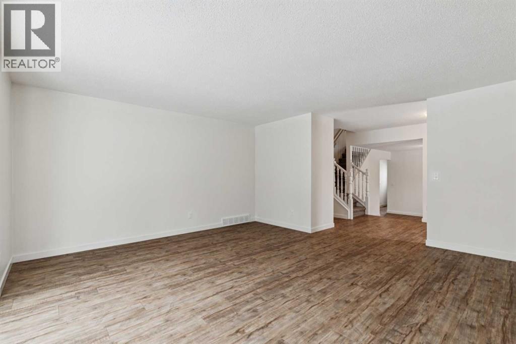 220 Templeby Place NE