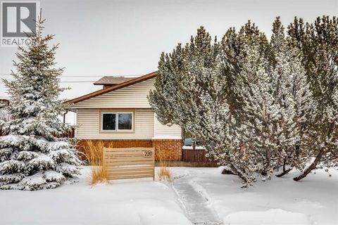220 Templeby Place NE Calgary AB T1Y5H1