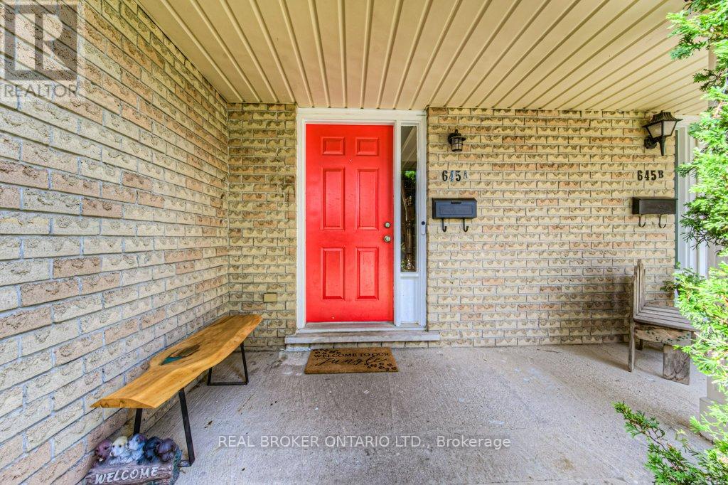 A - 645 PINEROW CRESCENT
