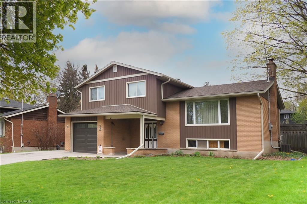 76 CLOVERDALE Crescent