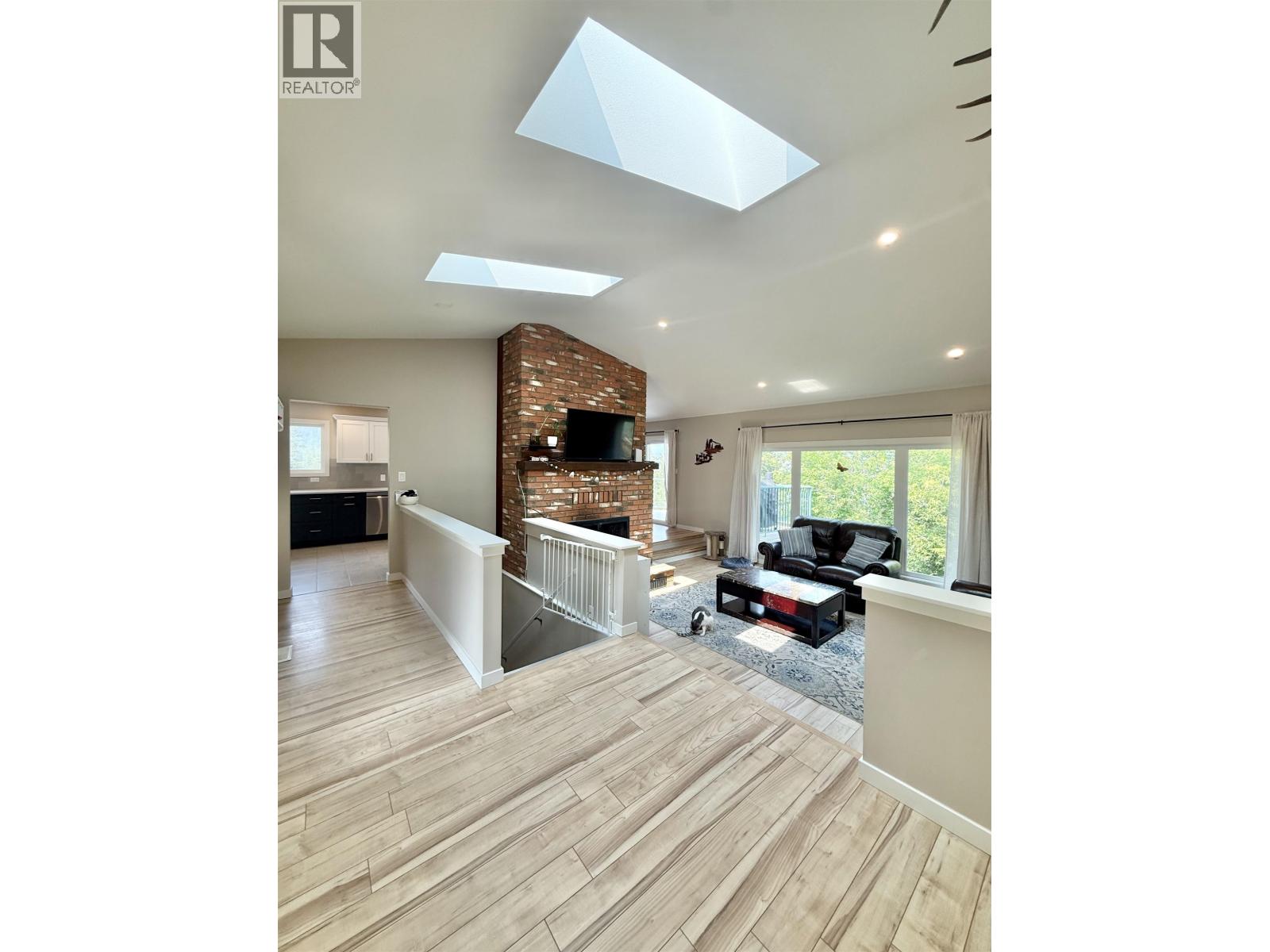 2116 S LAKESIDE DRIVE