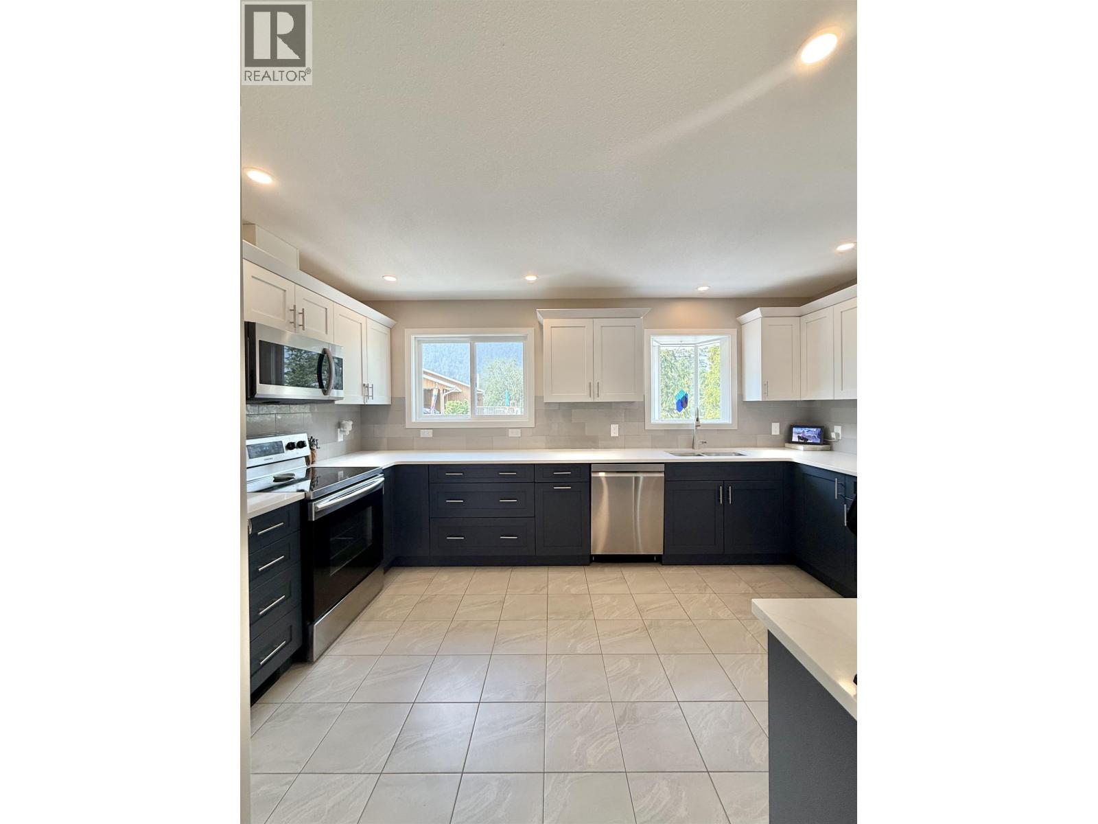 2116 S LAKESIDE DRIVE
