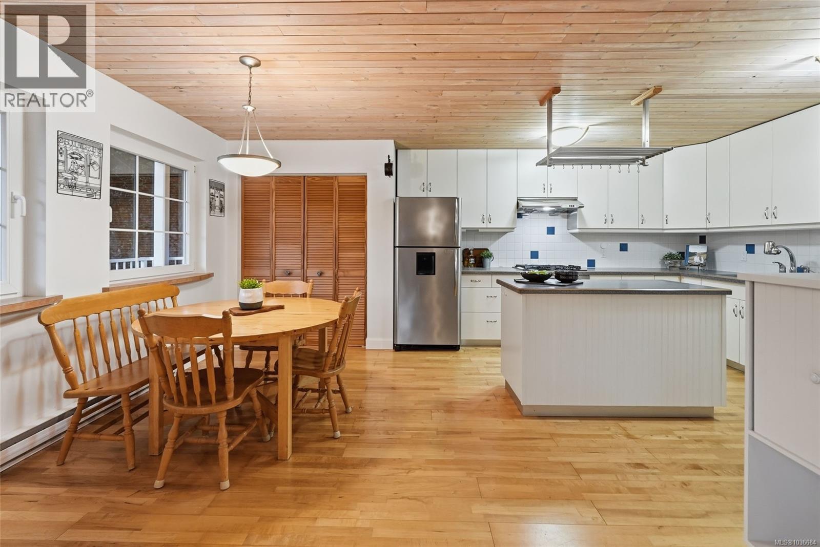 1973 Harlequin Cres