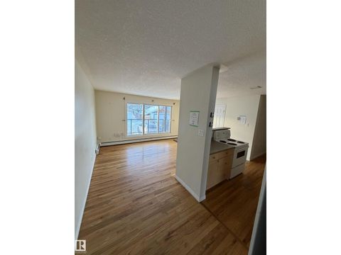 #13 11008 124 ST NW Edmonton AB T5M0J4