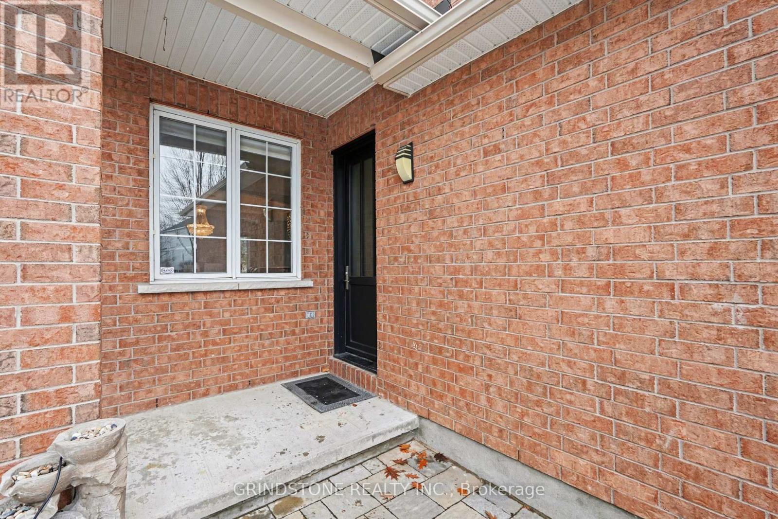 95 EVANSHEN CRESCENT