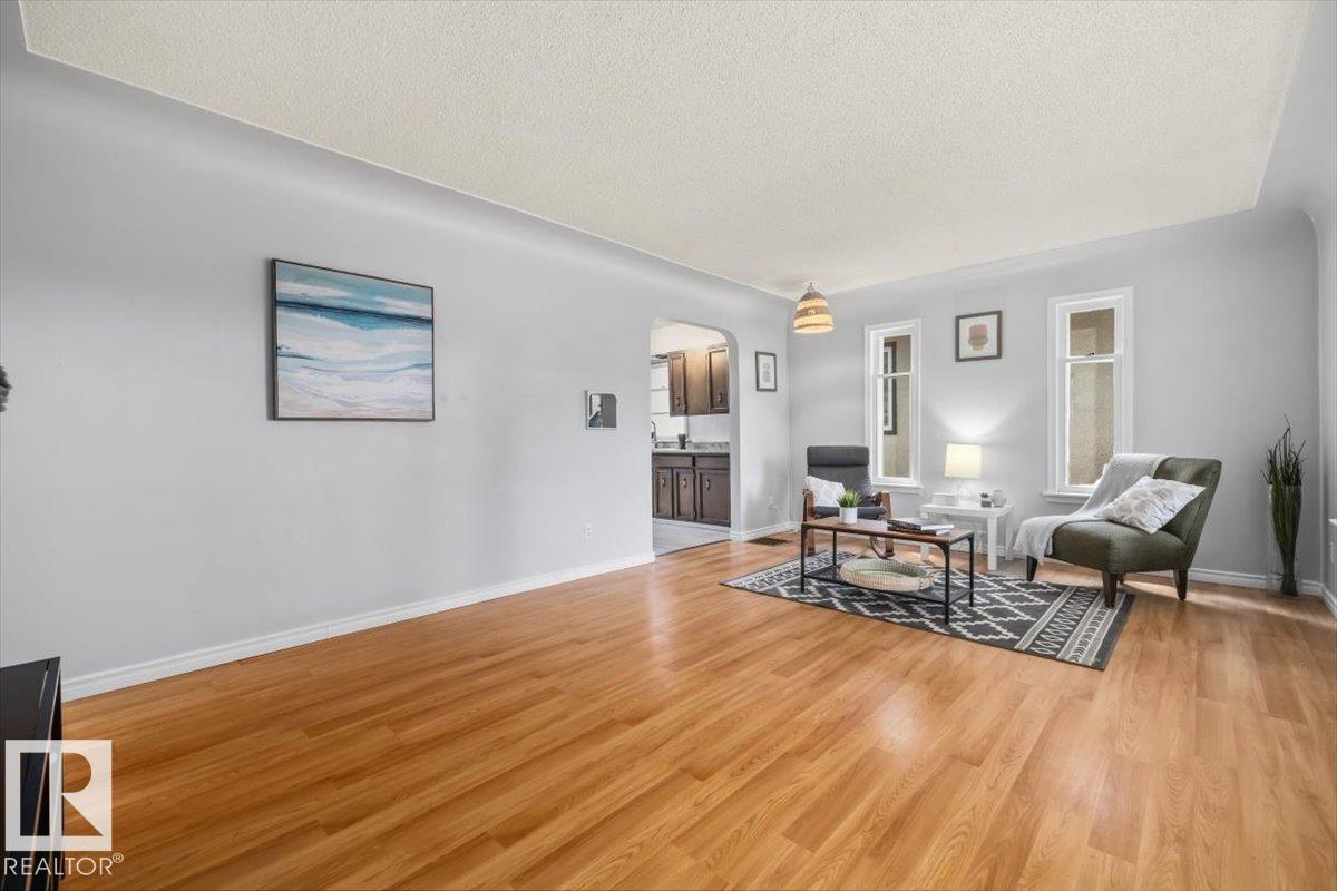 11227 52 ST NW