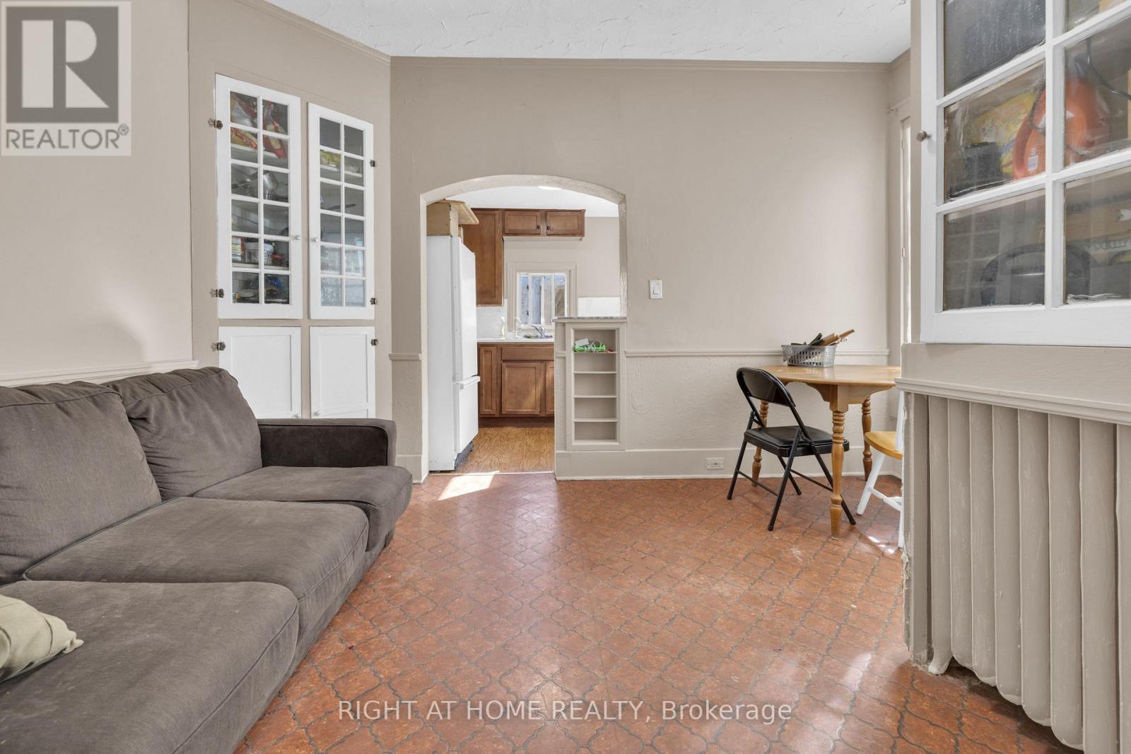 530-532 CAMPBELL AVENUE
