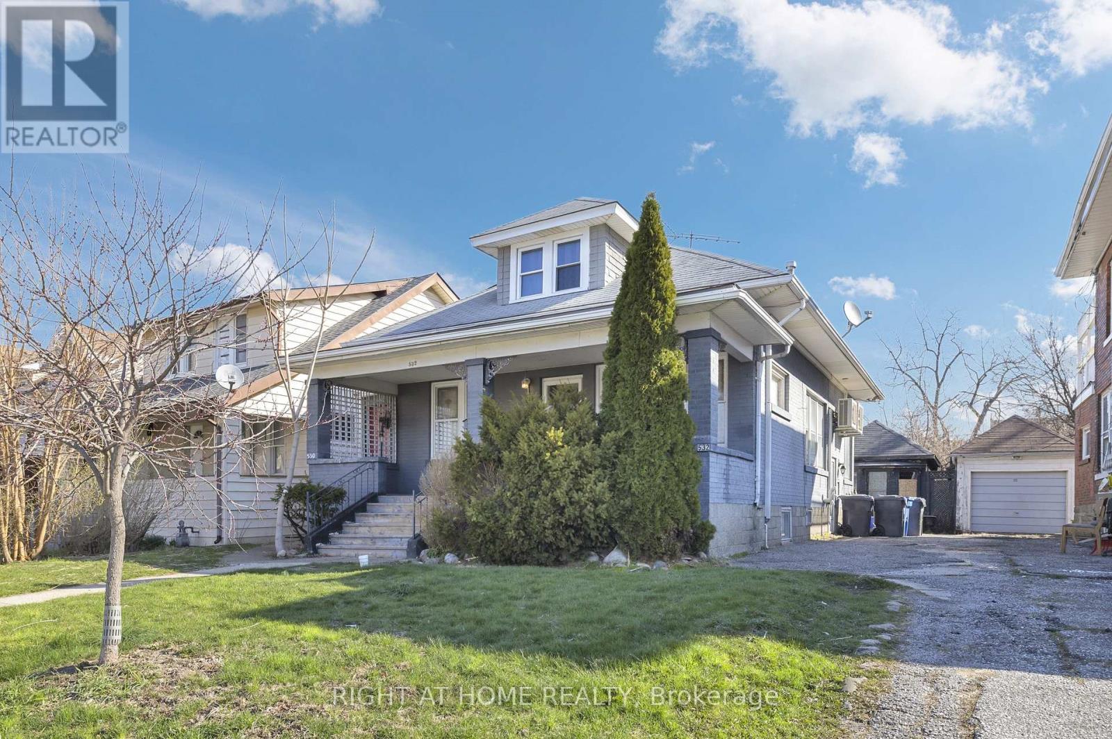 530-532 CAMPBELL AVENUE