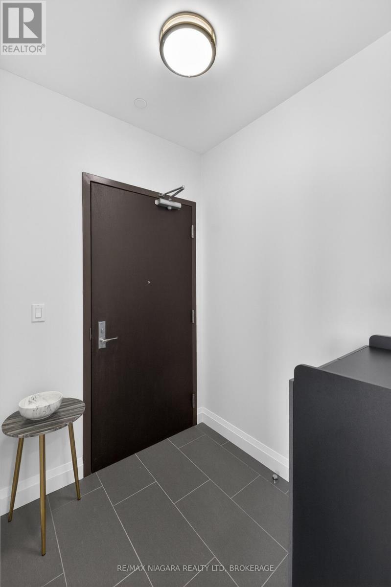 403 - 399 QUEEN STREET S