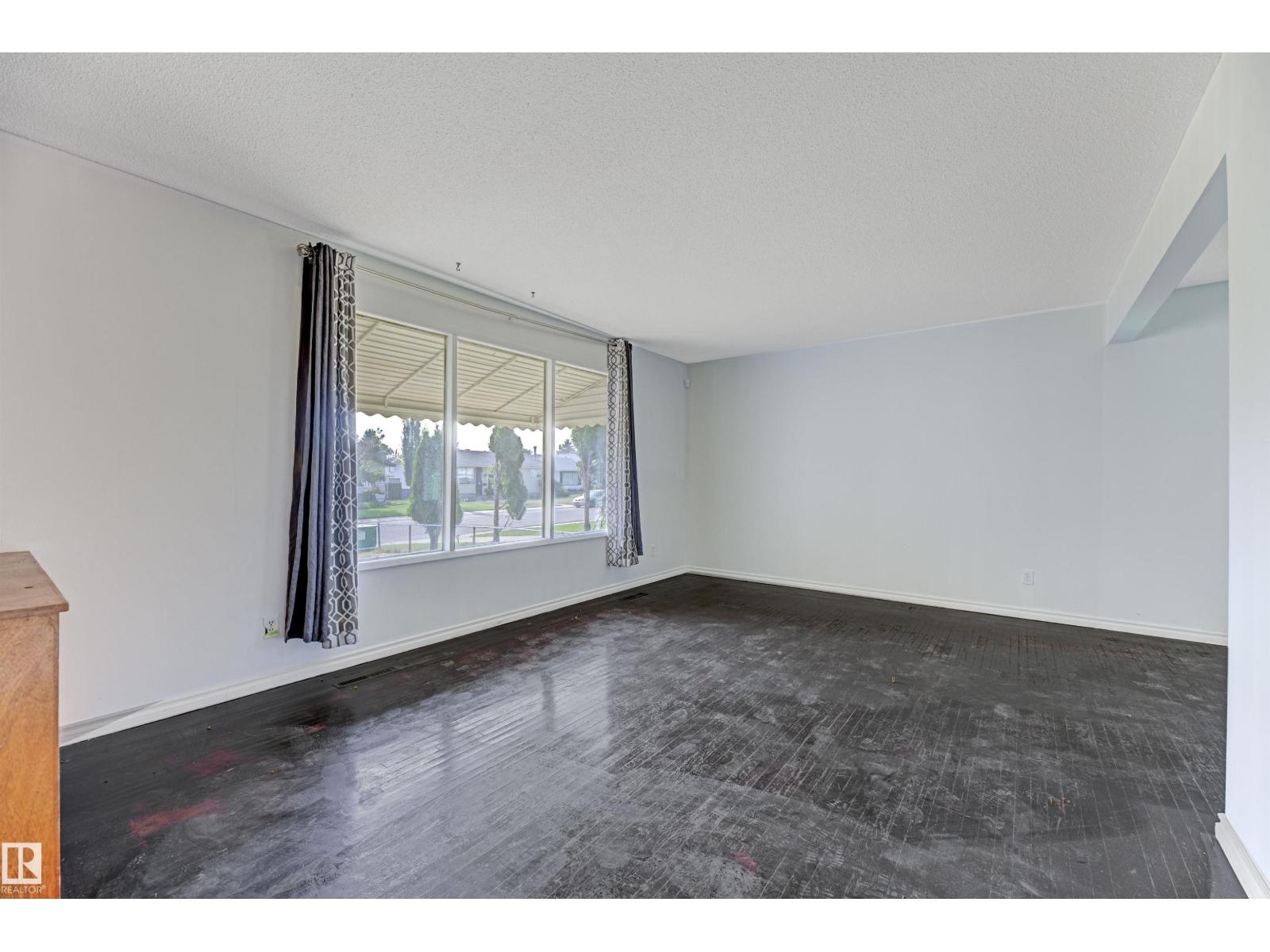 3116 112 AV NW