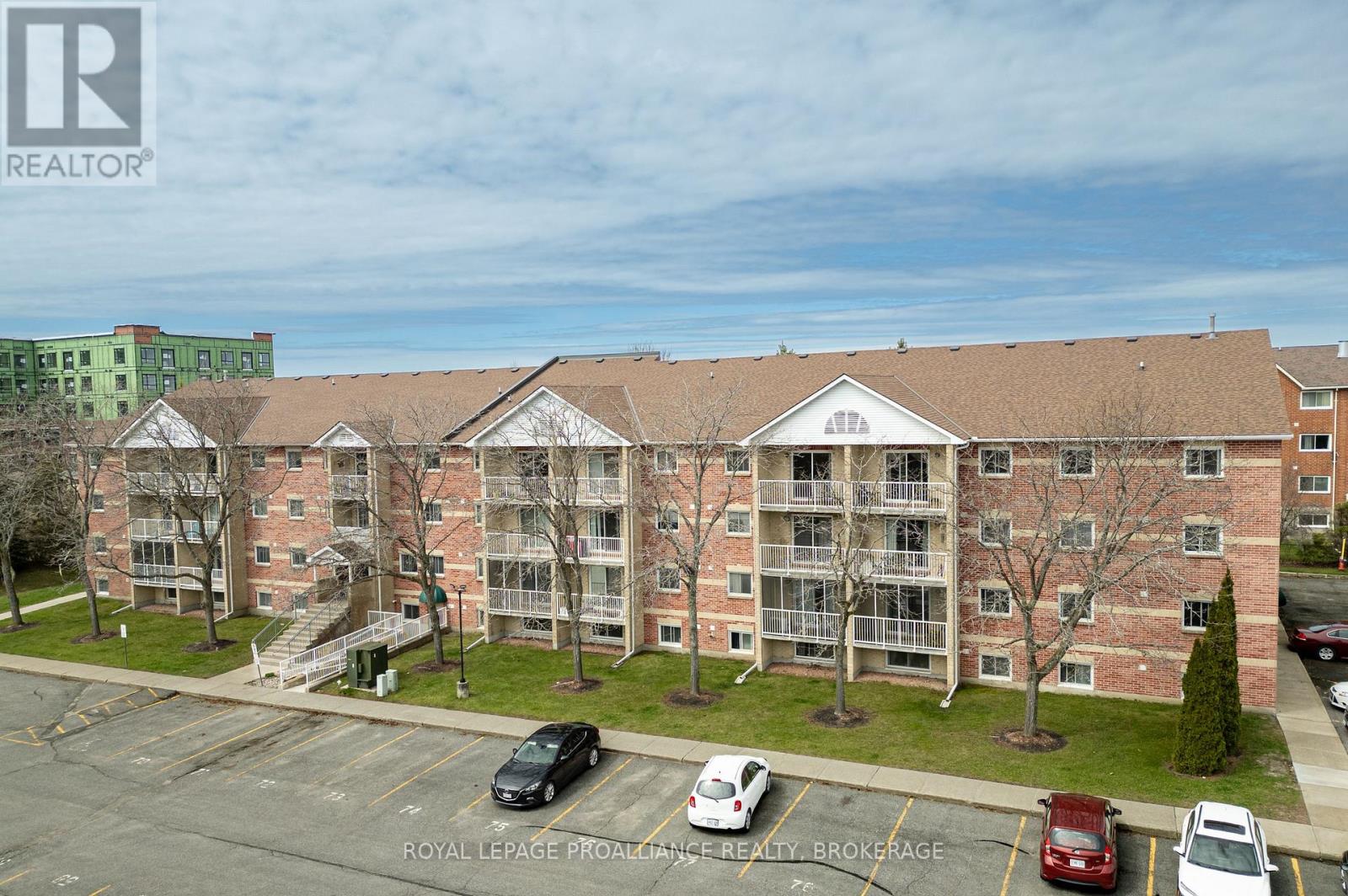411 - 316 KINGSDALE AVENUE