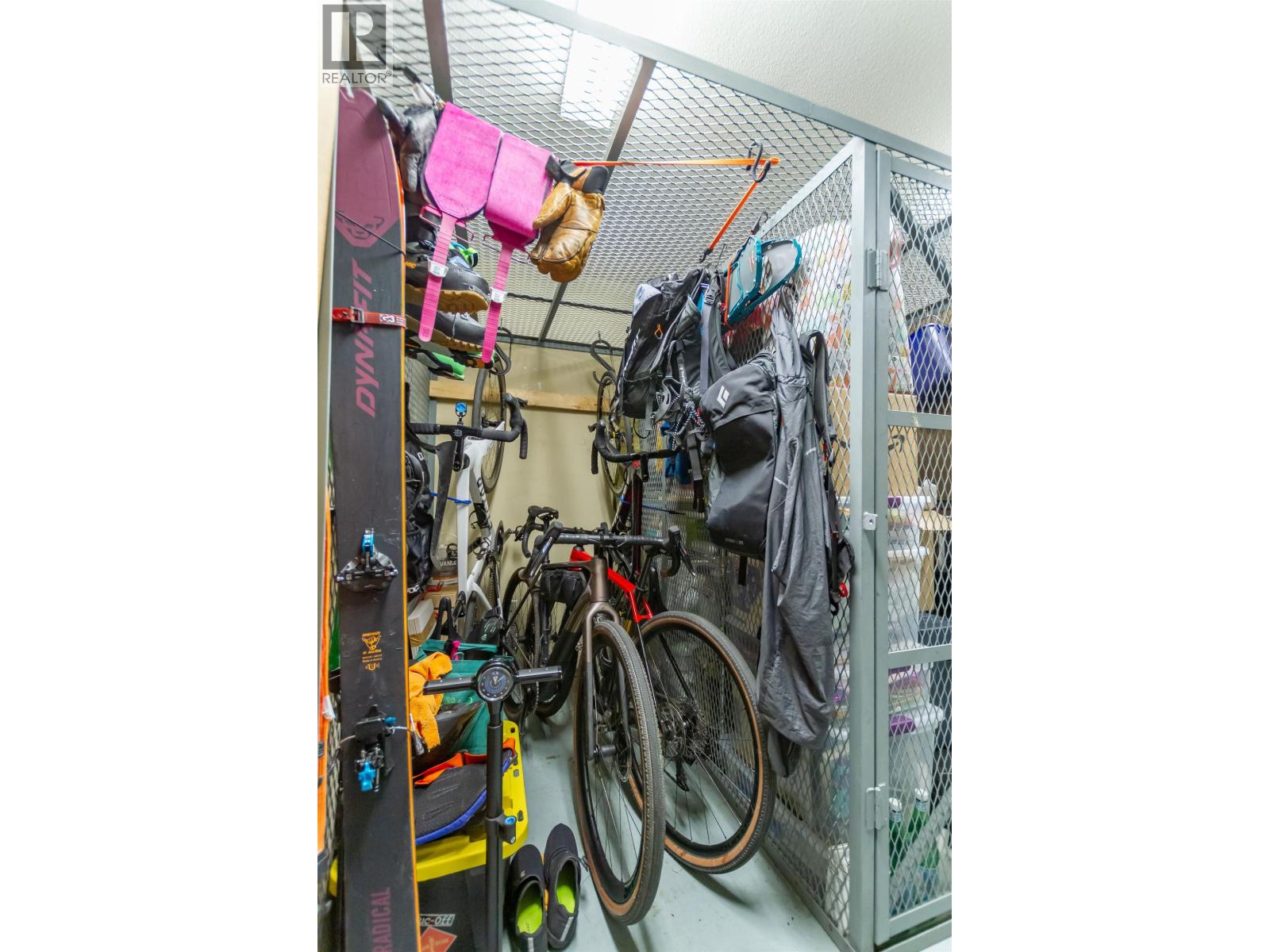 204 1868 W 5TH AVENUE