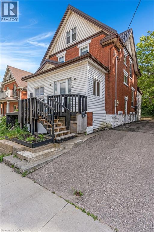 91 CHARLES Street E