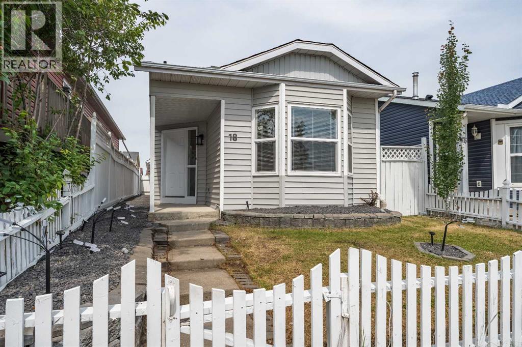 18 Falmere Way NE