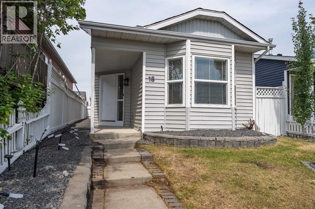 18 Falmere Way NE