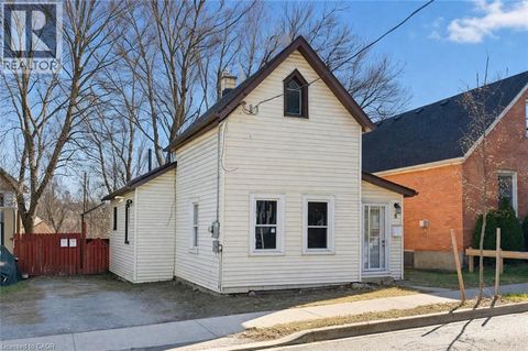 8 TASKER Street St. Catharines ON L2R3Z8
