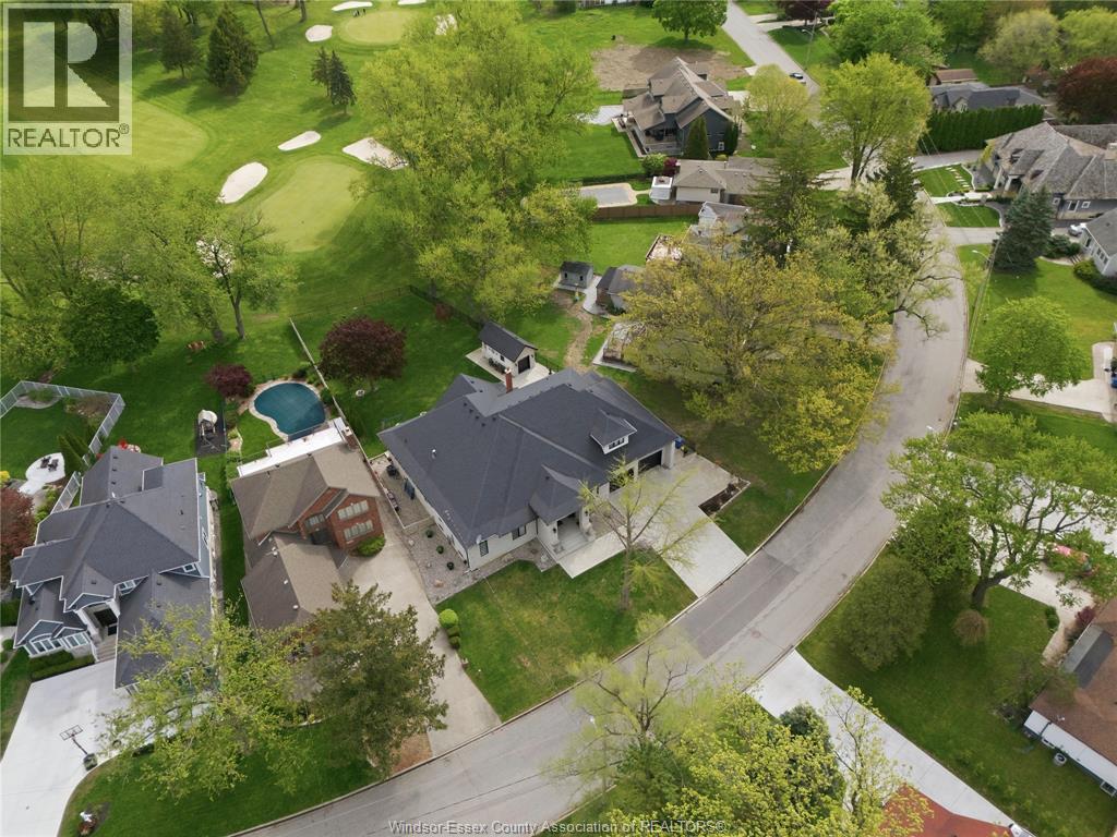 1094 ROSELAND DRIVE South