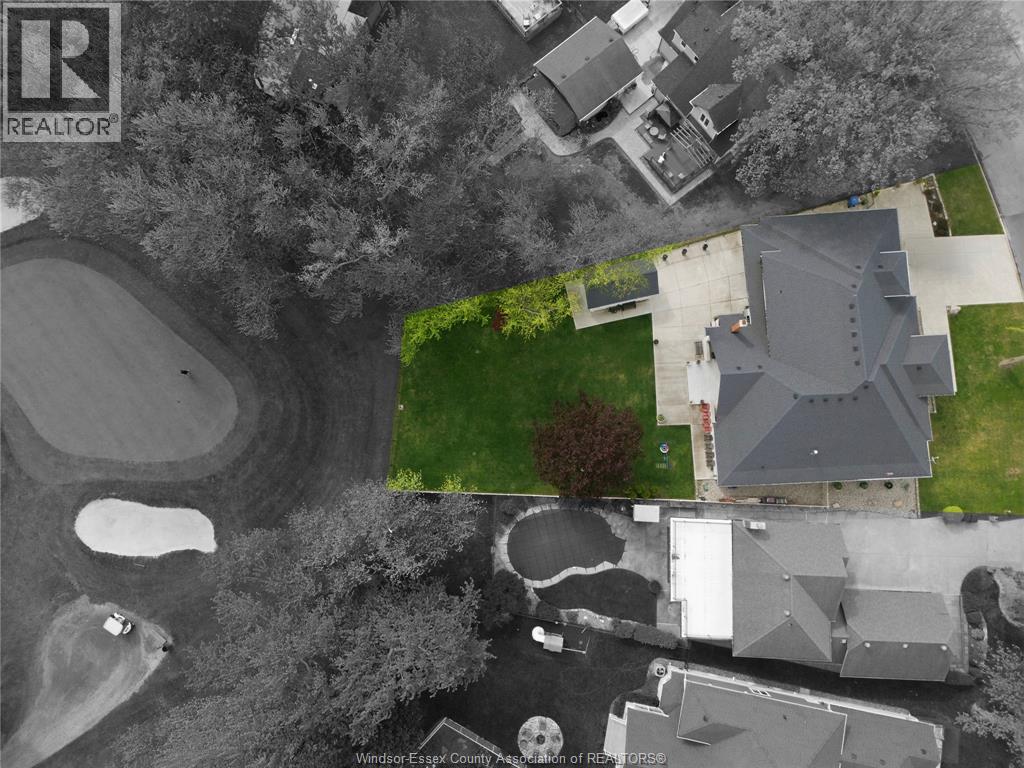 1094 ROSELAND DRIVE South
