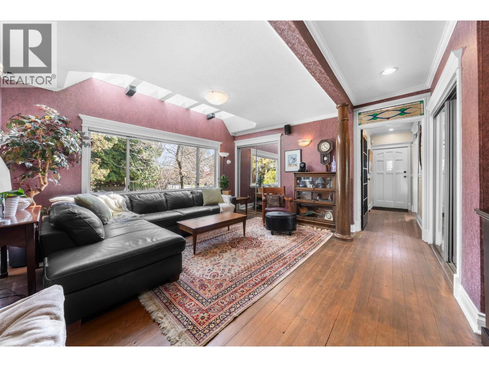 628 E 5TH STREET
