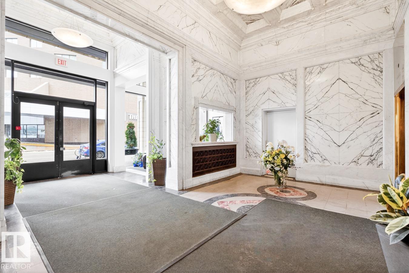 #801 10134 100 ST NW