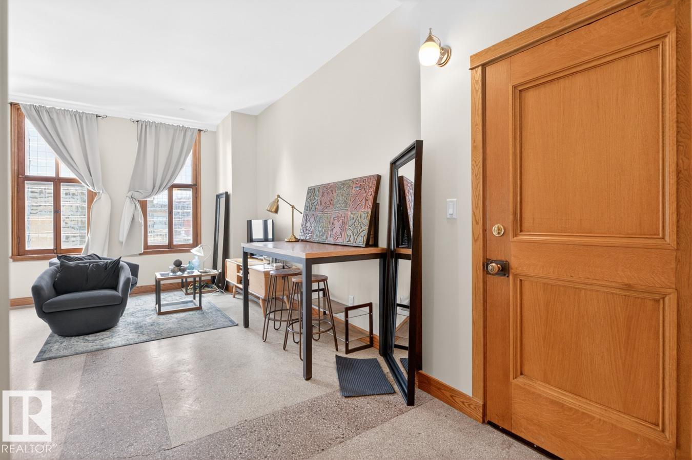 #801 10134 100 ST NW