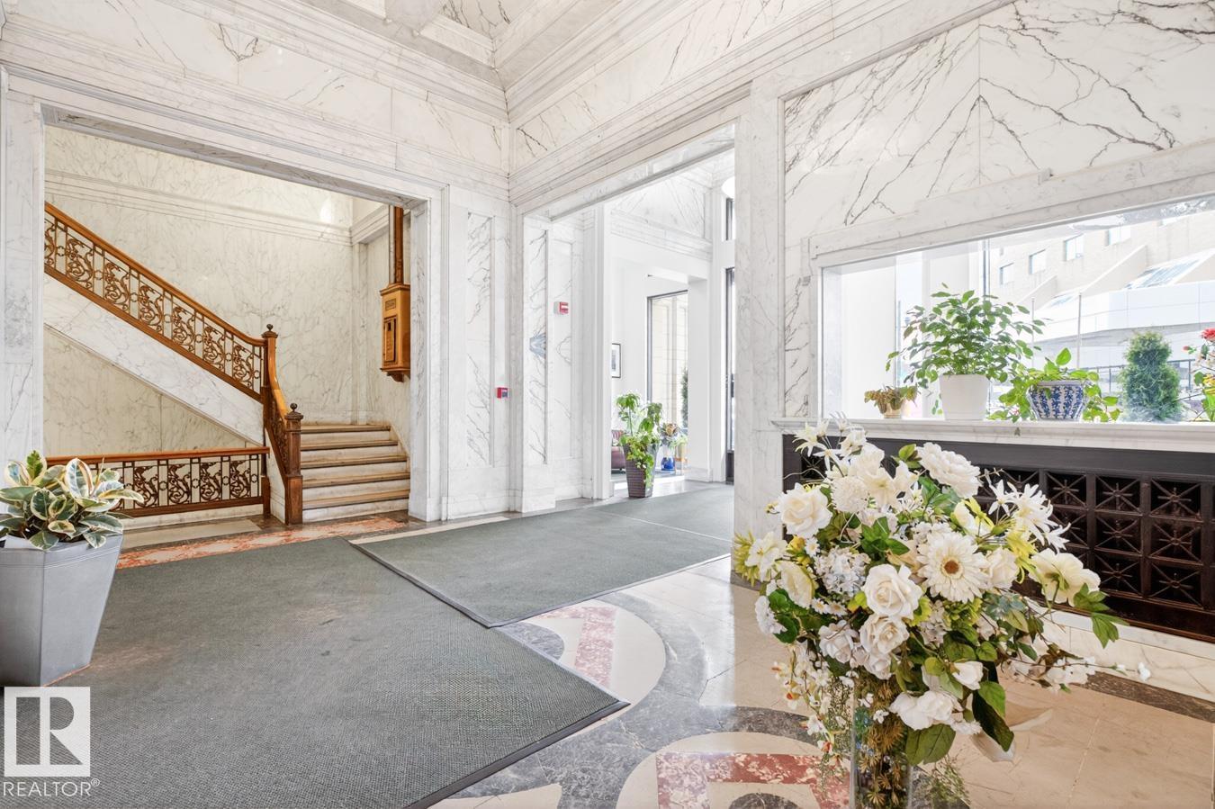 #801 10134 100 ST NW