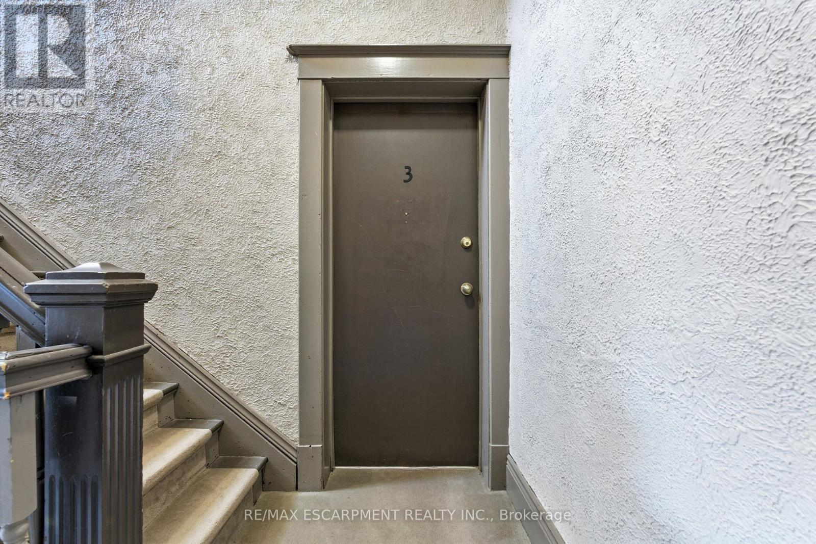 3 - 54 DUFFERIN AVENUE