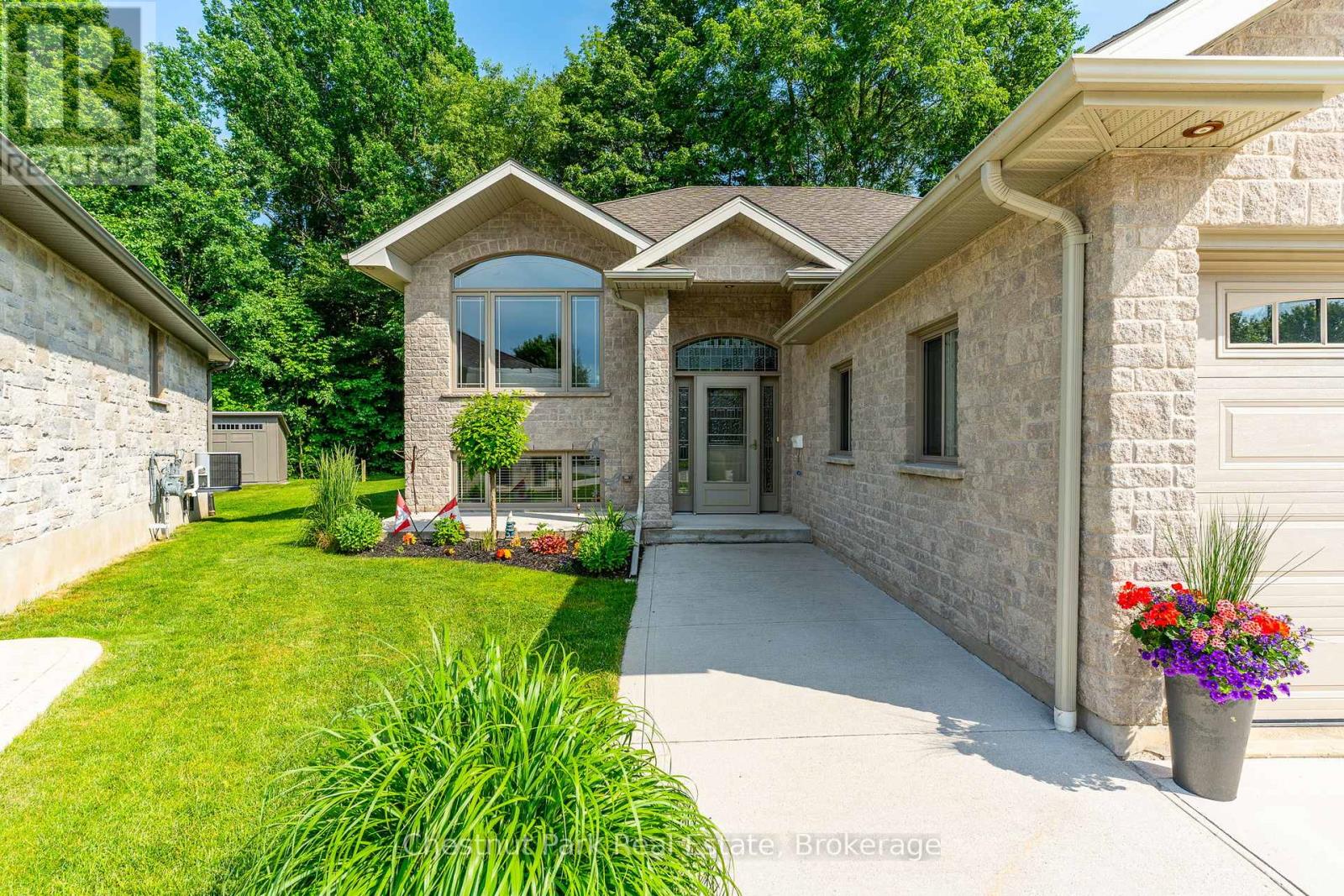 207 2ND STREET W