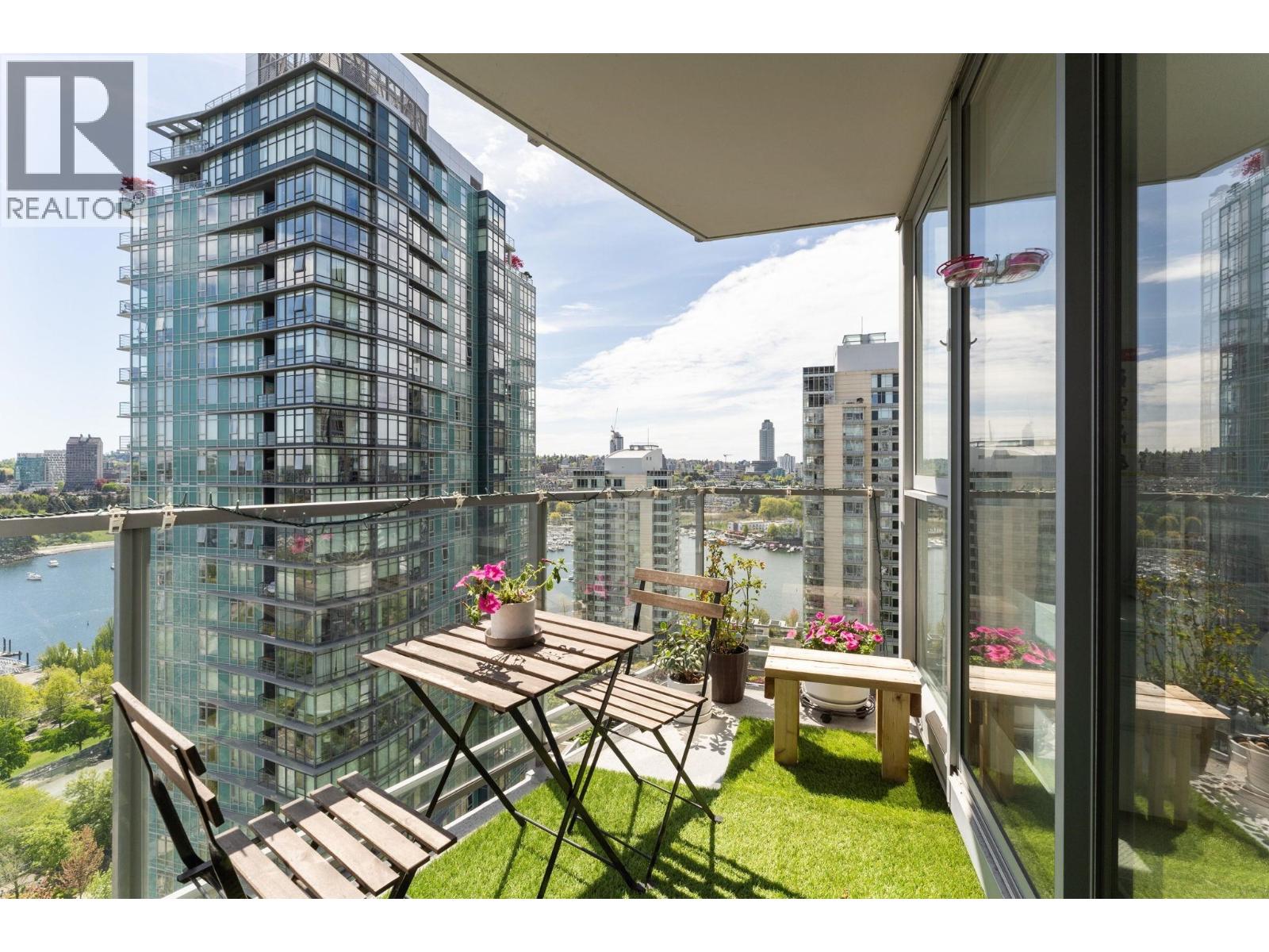 2201 1408 STRATHMORE MEWS