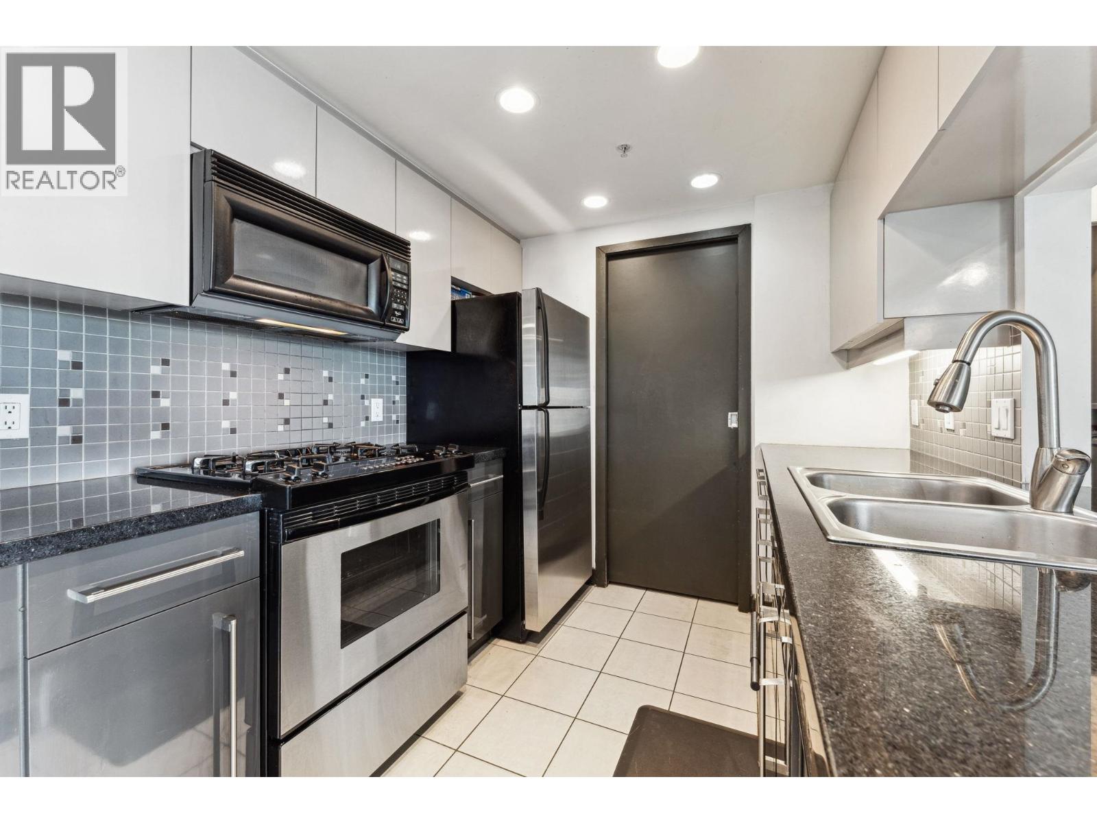 2201 1408 STRATHMORE MEWS