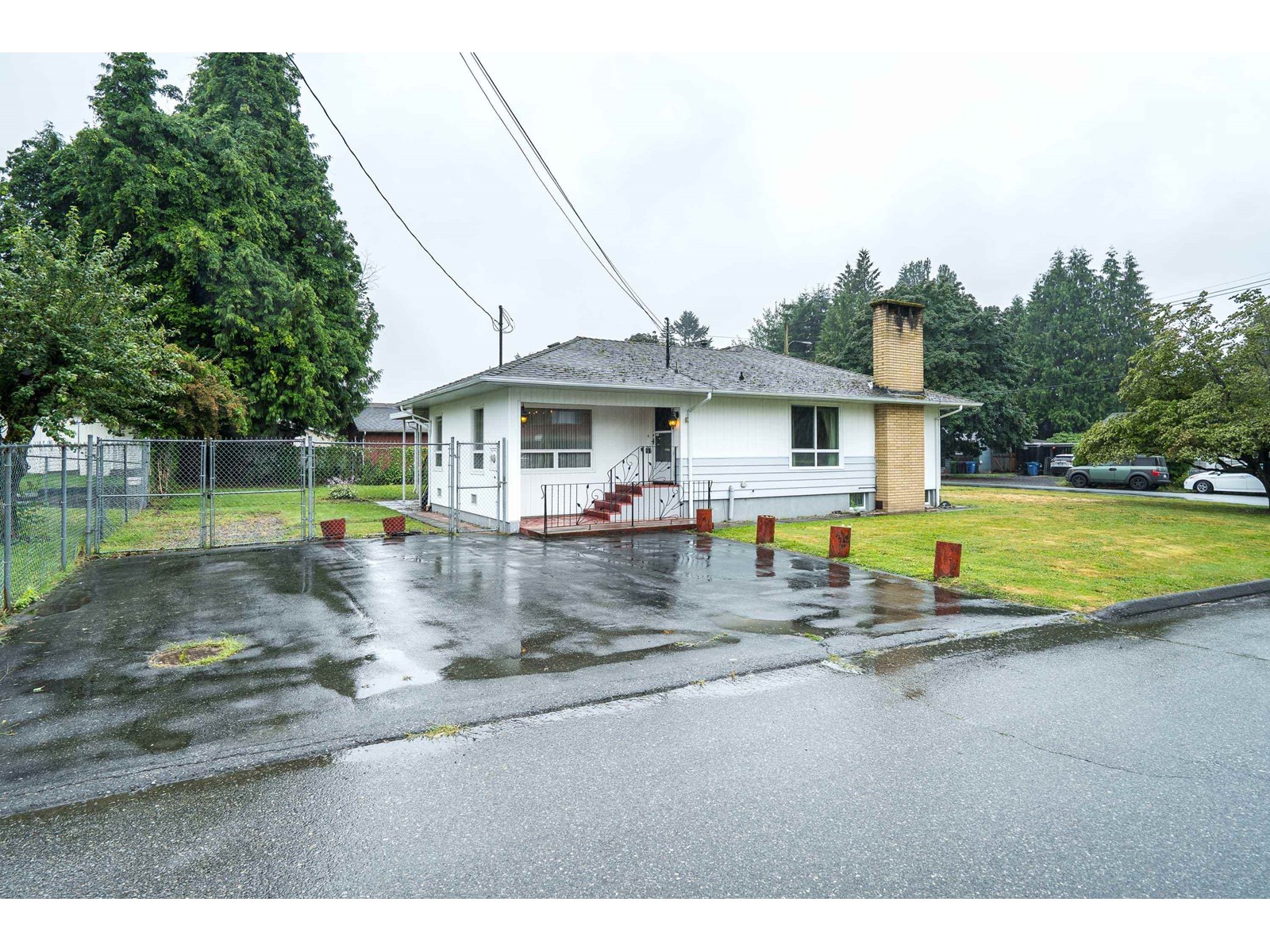 2084 HOLLYBERRY COURT