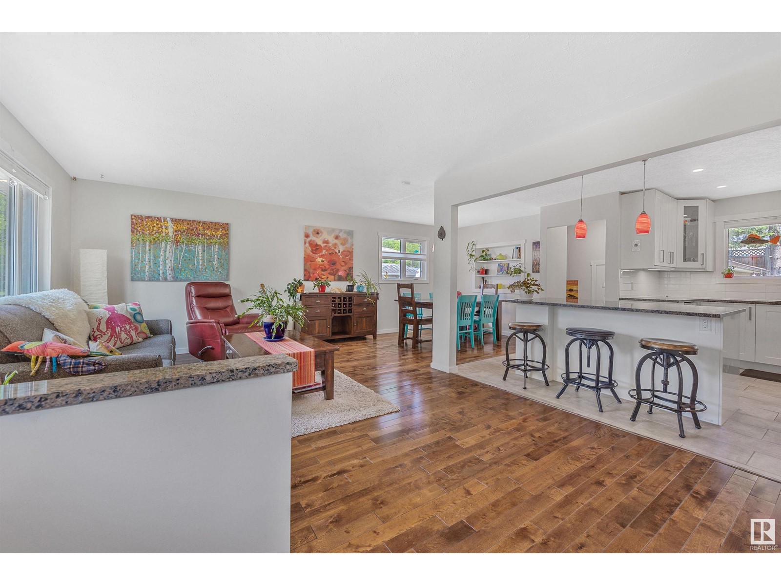 47 SHERIDAN DR