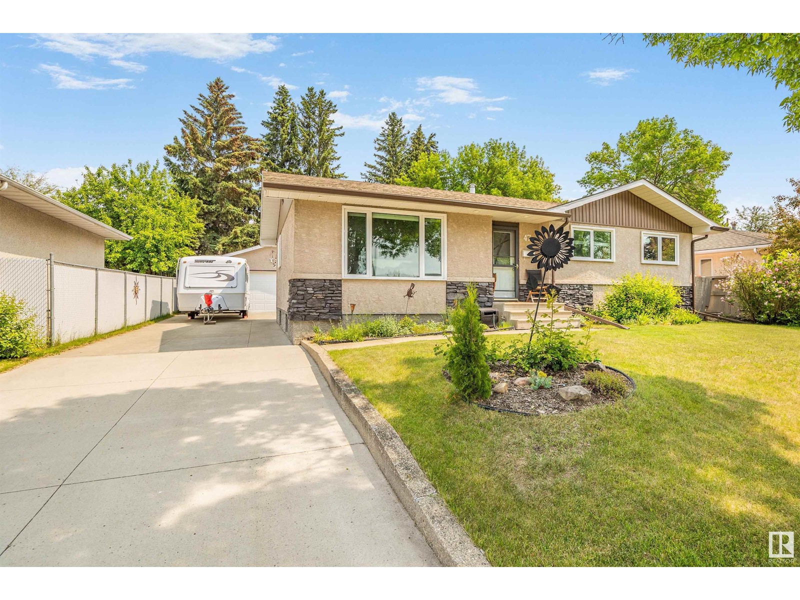 47 SHERIDAN DR