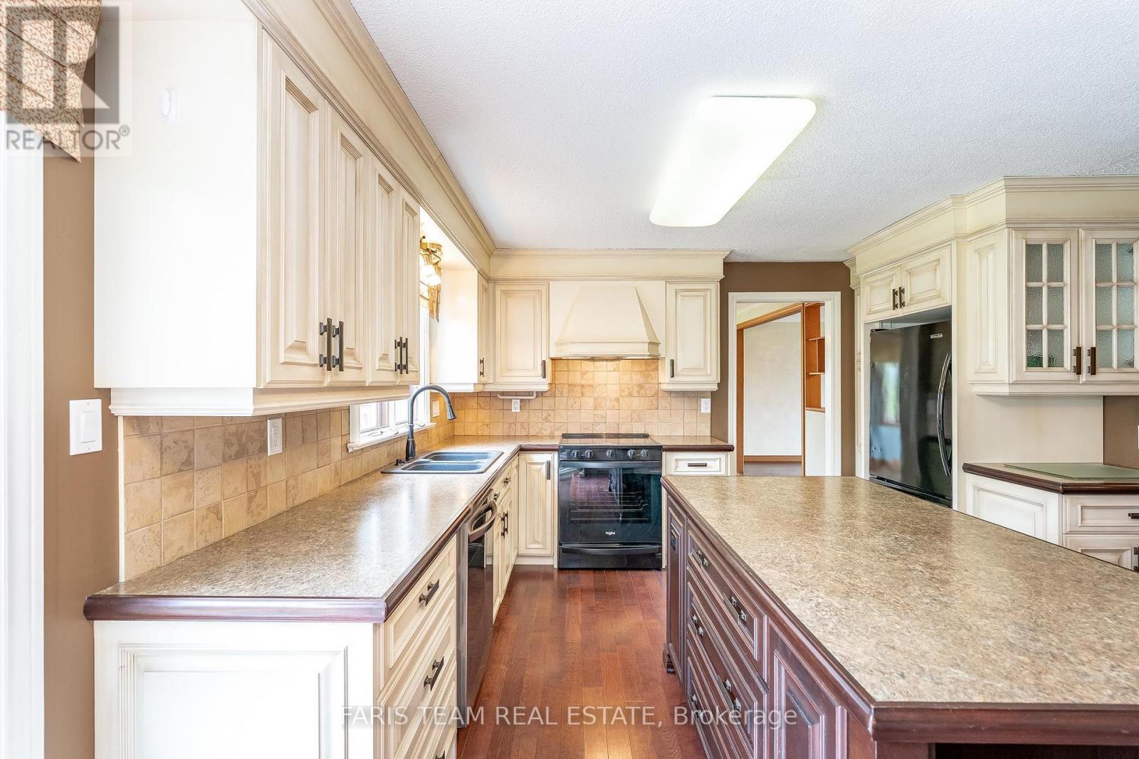168 LAKESHORE ROAD W