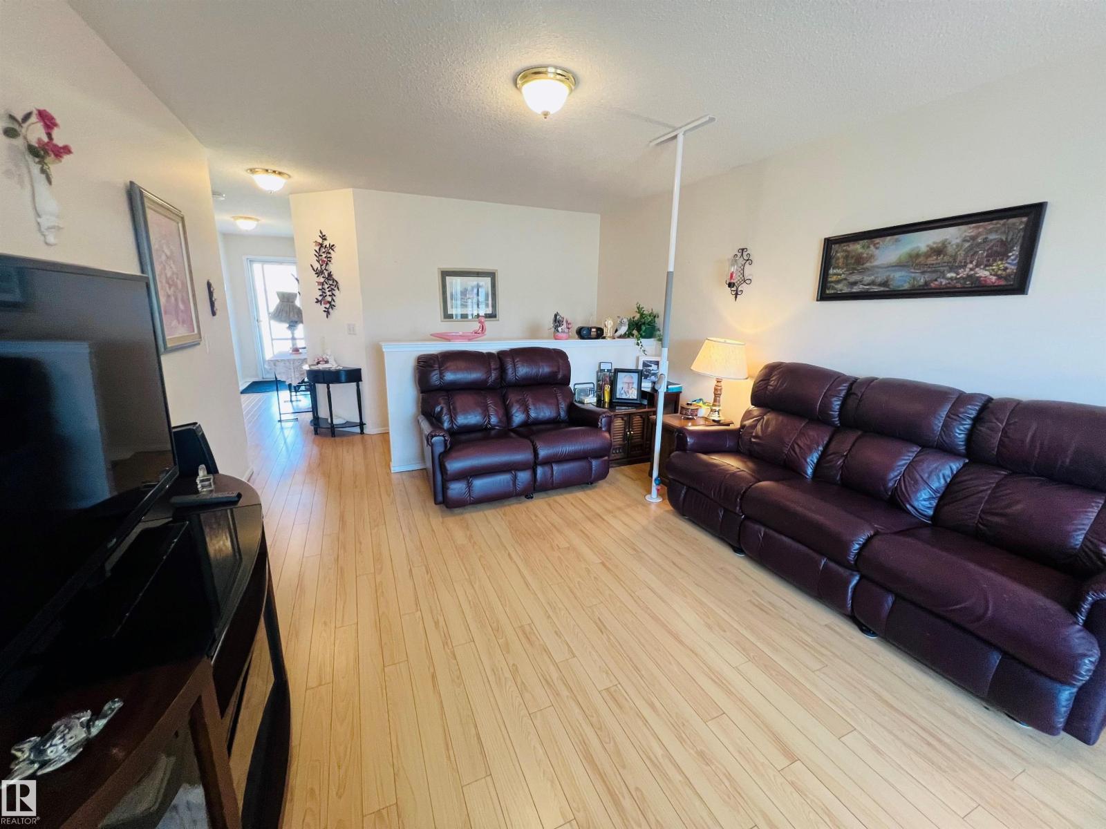 56 13320 124 ST NW NW