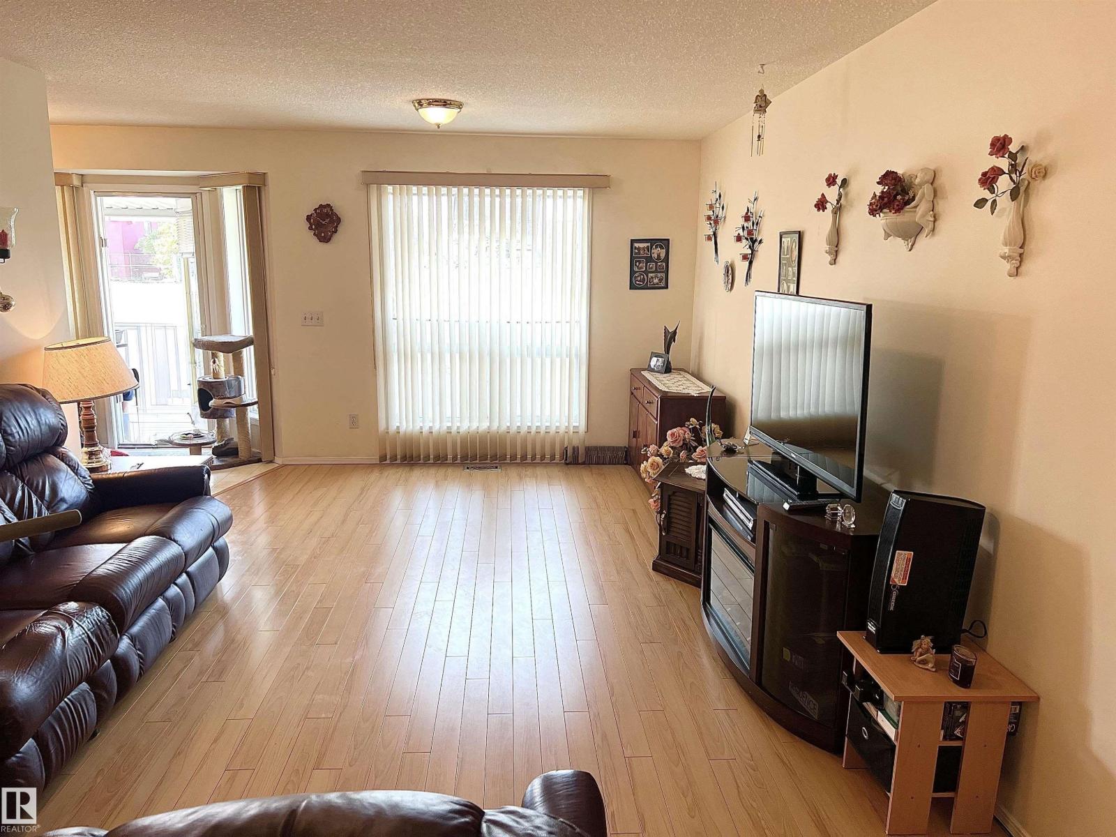 56 13320 124 ST NW NW