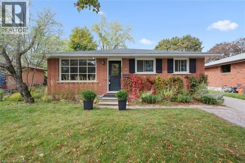 5 PICADILLY Place Guelph ON N1G2P8