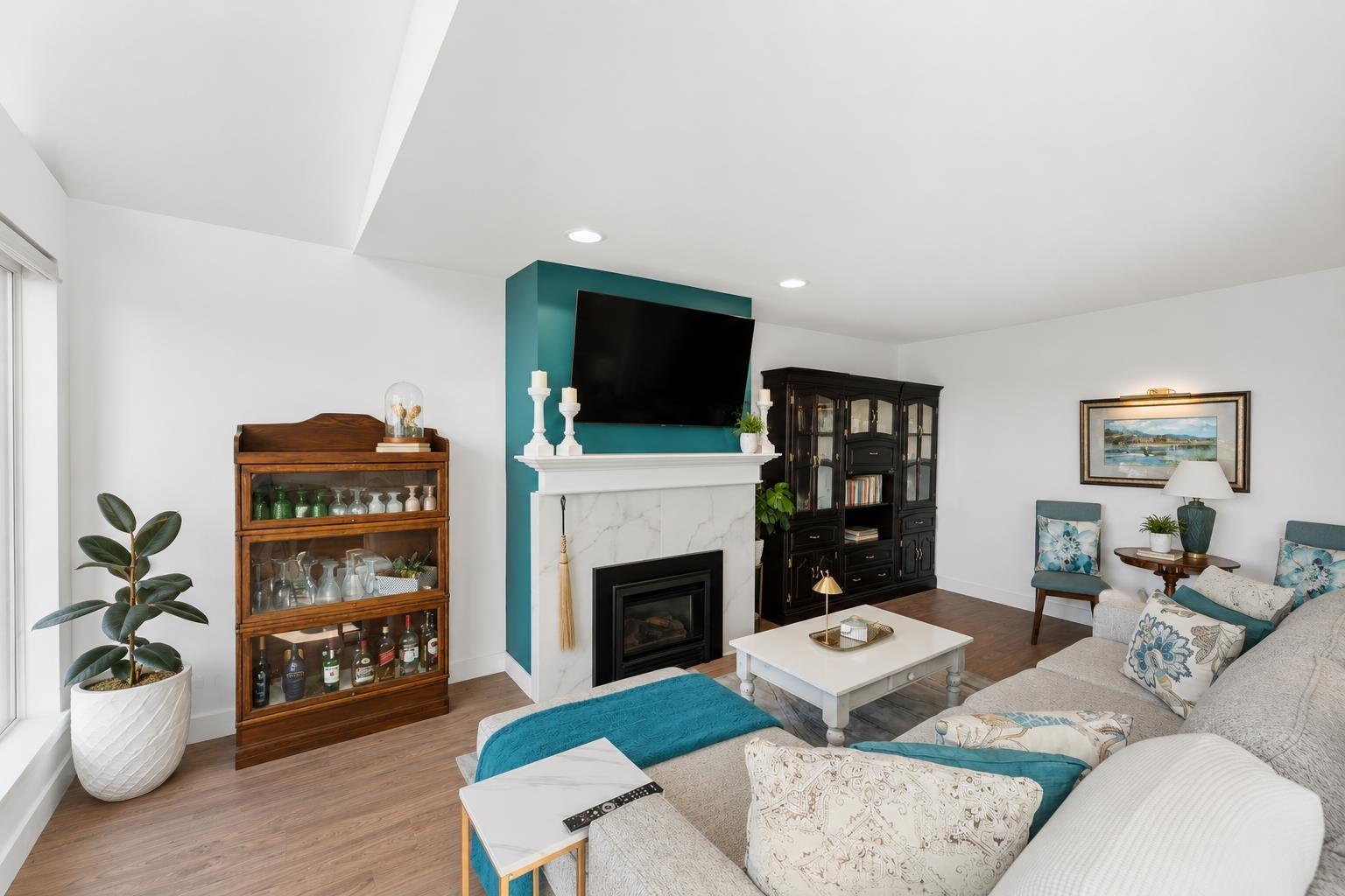 202 15165 MARINE DRIVE