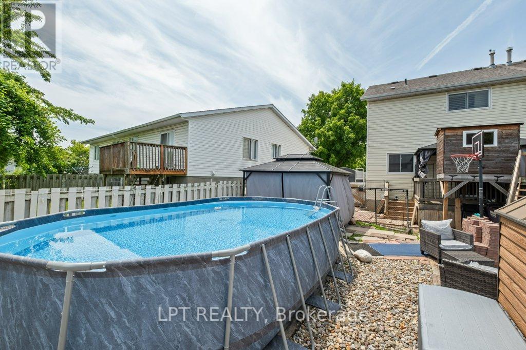 975 WARBURTON CRESCENT