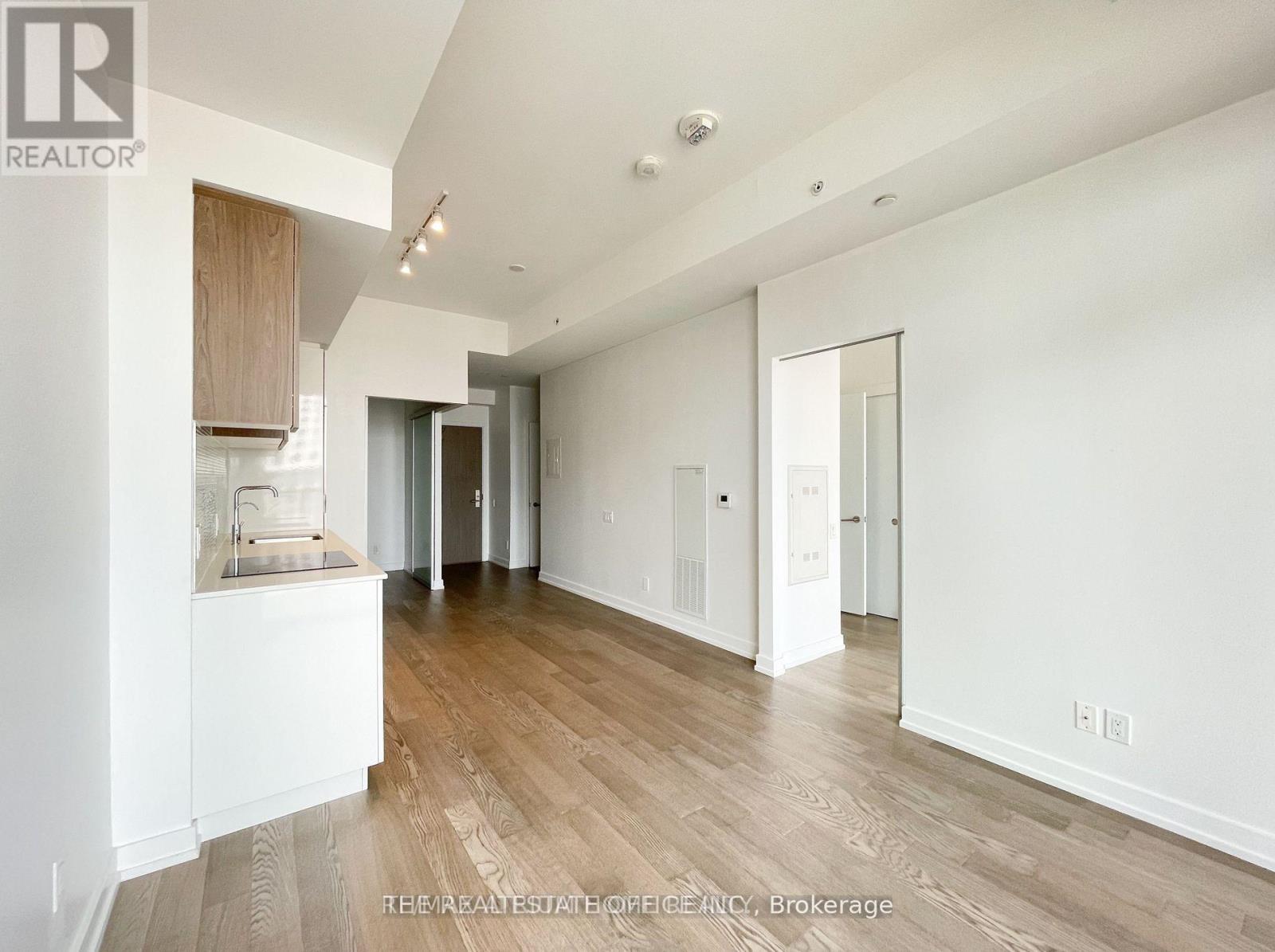 2113 - 161 ROEHAMPTON AVENUE W