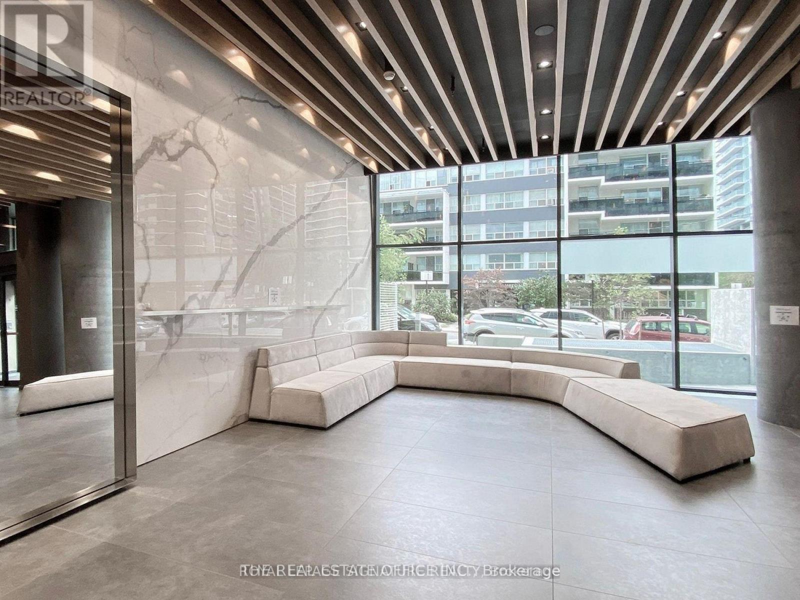 2113 - 161 ROEHAMPTON AVENUE W