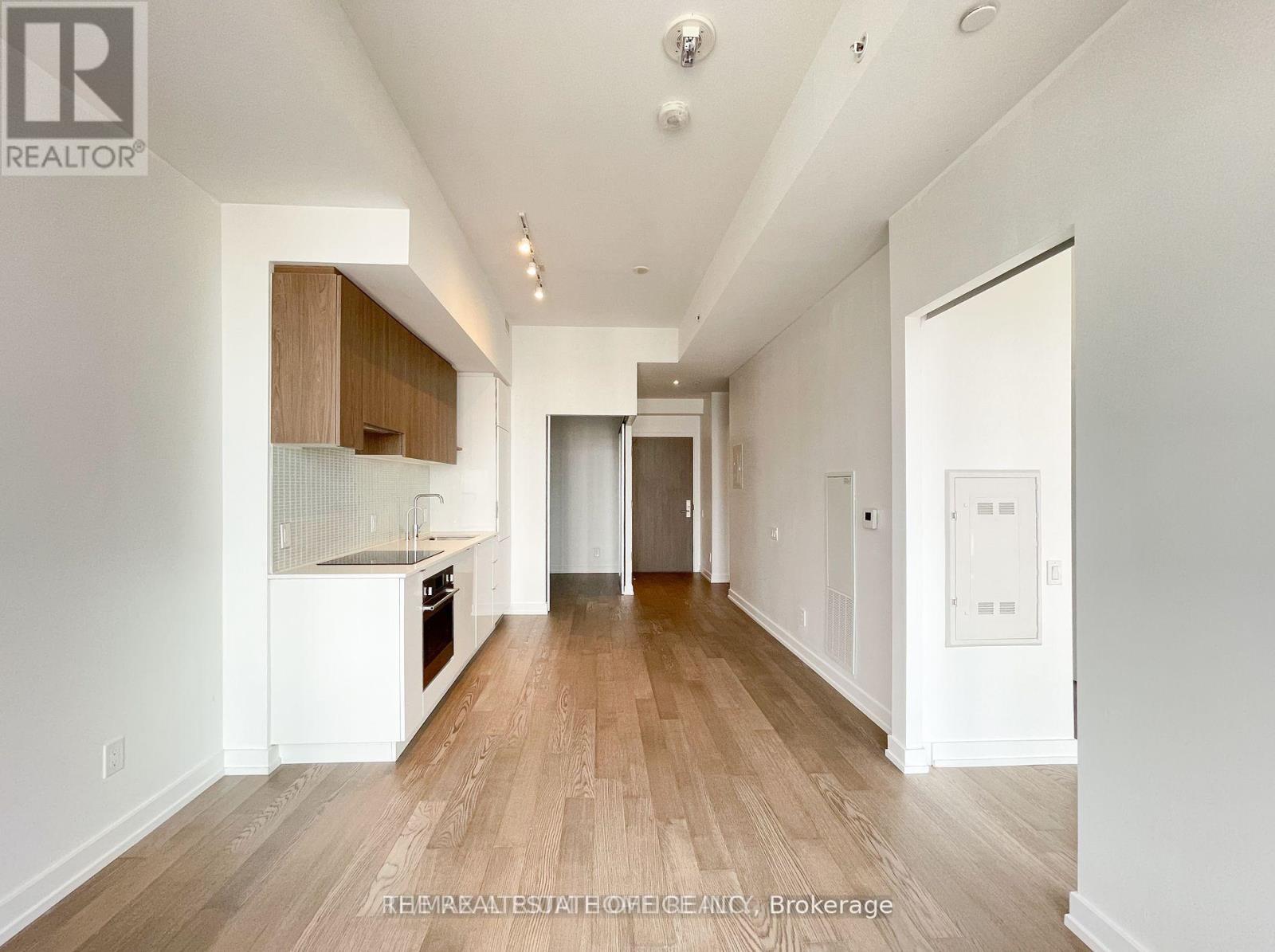 2113 - 161 ROEHAMPTON AVENUE W